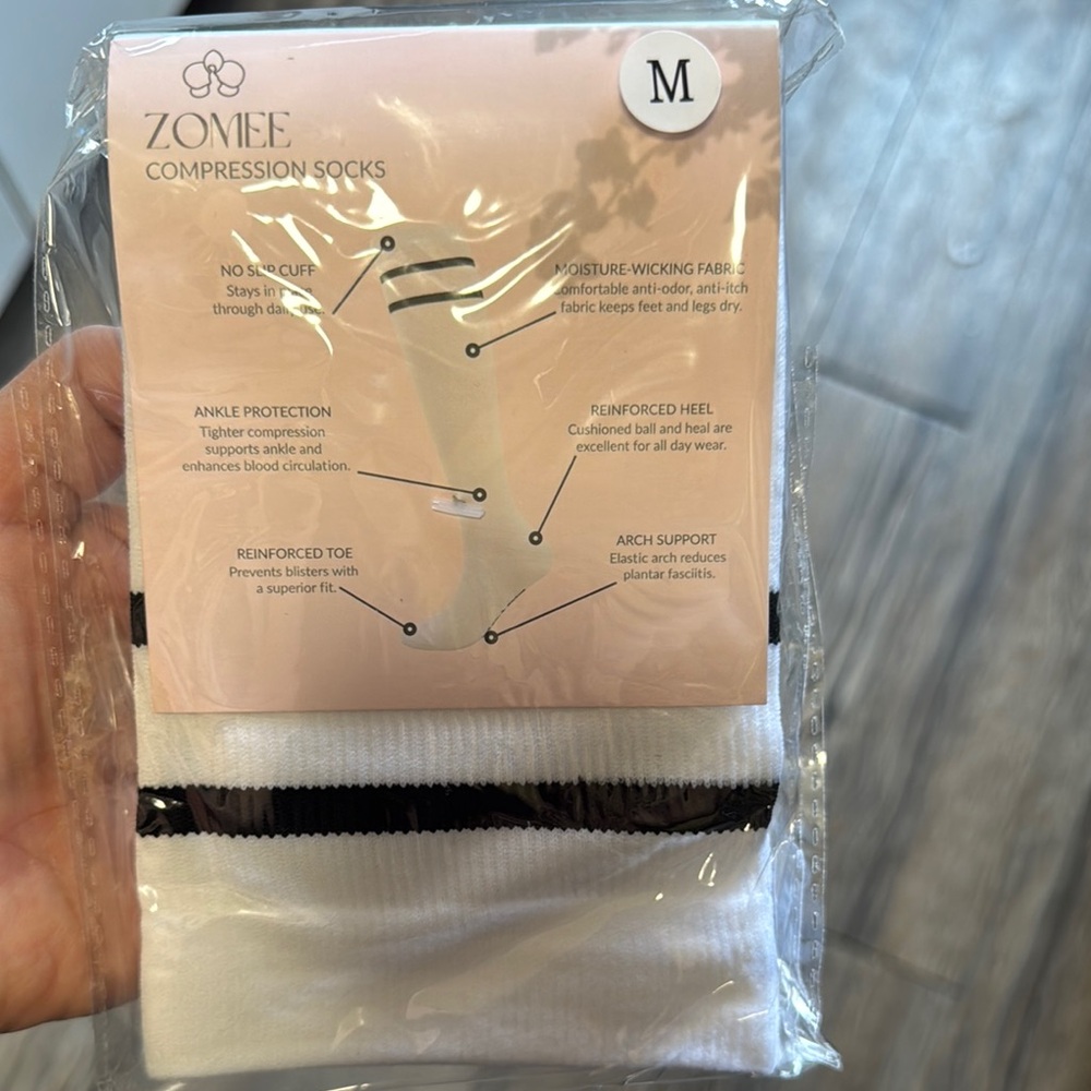 Zomee Compression Socks - White and Black